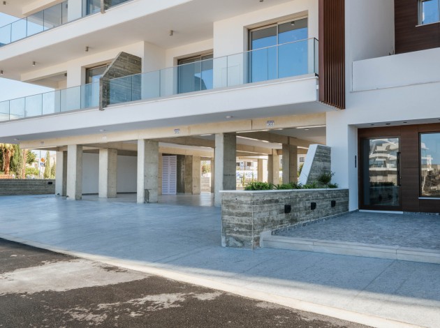 Downtown — Exterior — LMX 33