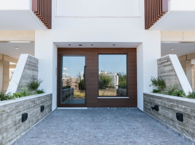 Downtown — Exterior — LMX 35